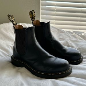 Dr. Martens Chelsea Boots 2976